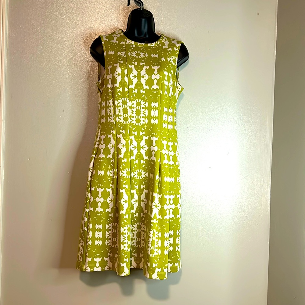 Julian Taylor NY women's dress size 8 NWOT.  Gorgeous Fit-and-Flare dress